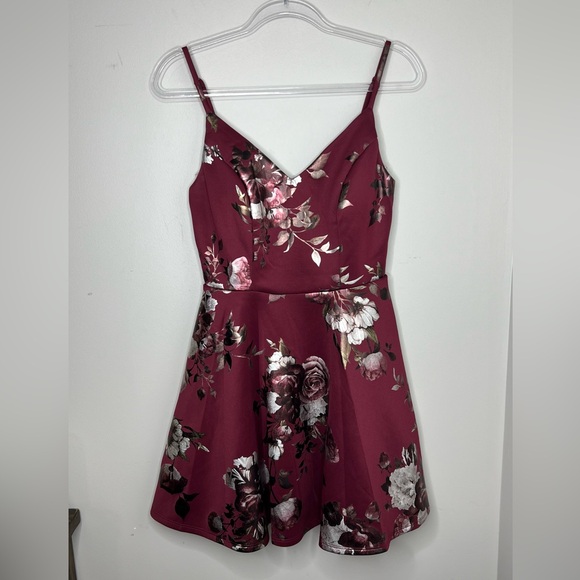 Crystal Doll Dresses & Skirts - Crystal Doll maroon/red floral v-front peplum hem lined dress. Medium Prom